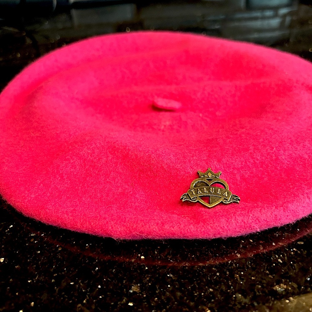 Talula Aritzia Raspberry/Fuchsia Beret
